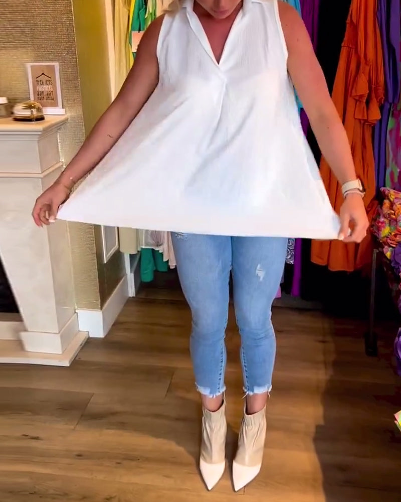 Ermeløs topp med volanger og revers