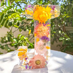 Nattlys med tørkede blomsterbokstaver