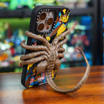 Fryktelig Facehugger-telefonholder