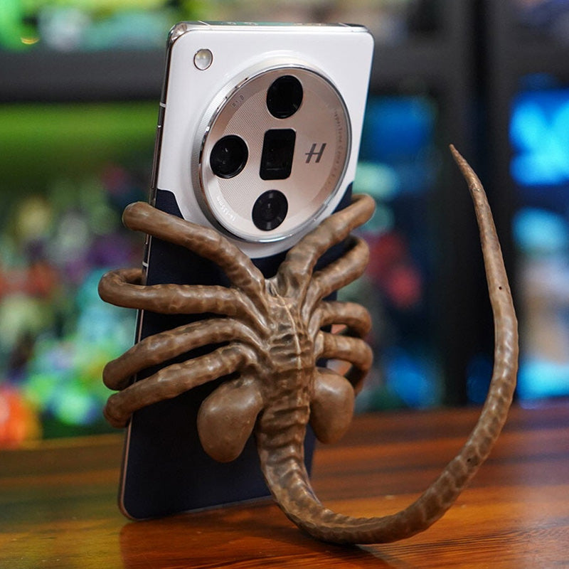 Fryktelig Facehugger-telefonholder