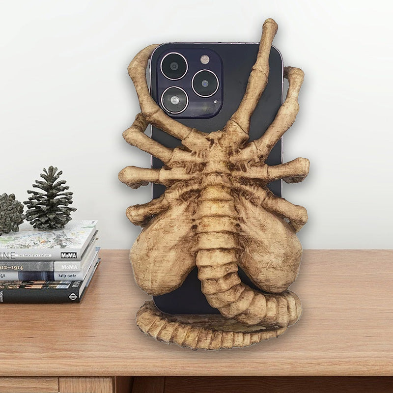 Fryktelig Facehugger-telefonholder