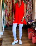 Ermeløs topp med volanger og revers