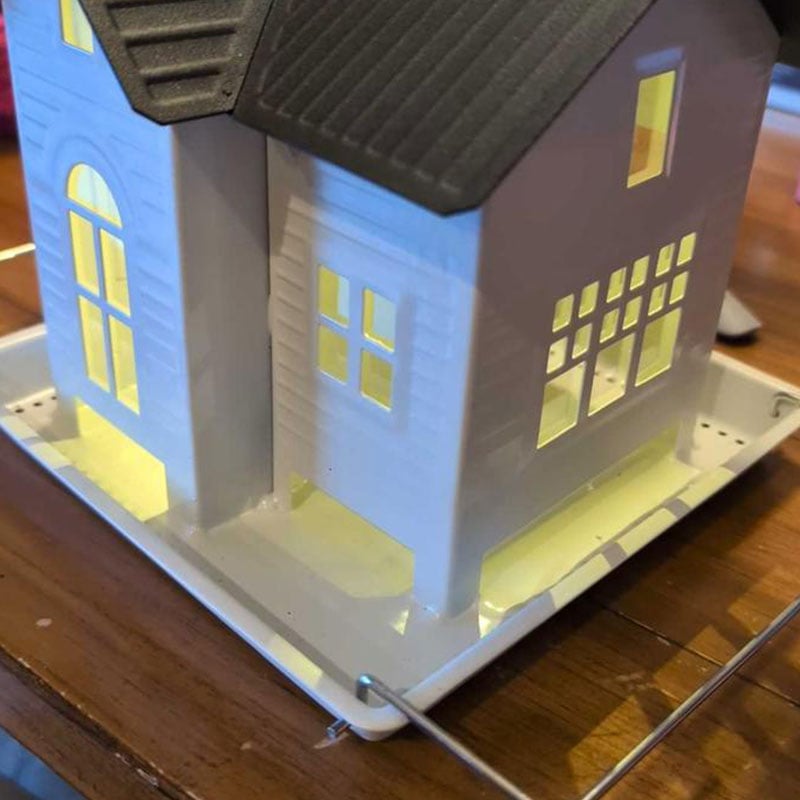 Solcelledrevet fuglemater til oppheng utendørs